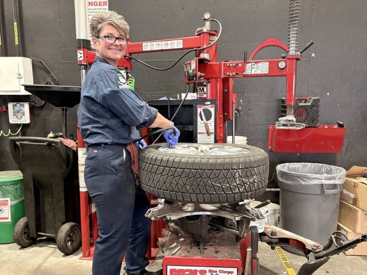 Stu's Slapshots: Mother of Habs' Xhekaj brothers hates watching fights