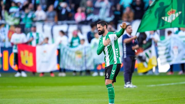 El Real Betis se deja dos puntos en la visita del Girona y pierde a Antony, expulsado, para el derbi sevillano (1