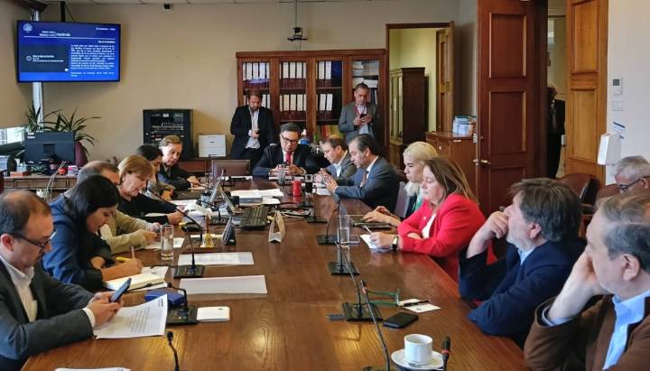 Comisión de Hacienda de la Cámara aprobó proyecto que restablece el feriado bancario del 31 de diciembre