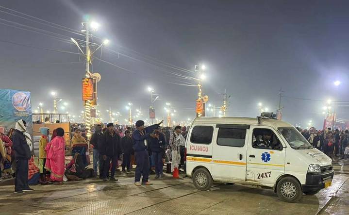 Estampida en un templo hindú deja al menos 9 muertos y decenas de heridos en India