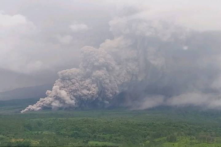 Indonesia raises alert for Mount Semeru volcano to the highest level after a series of eruptions