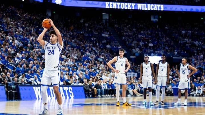 Moreno's double-double leads No. 9 Kentucky past Valparaiso