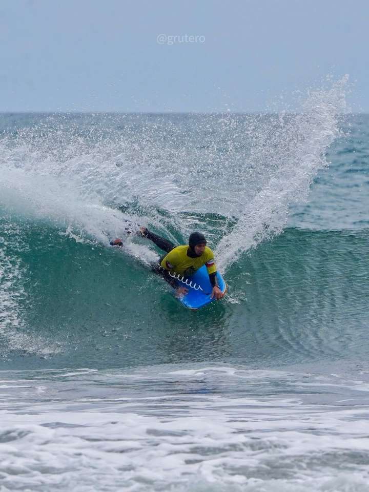 Leyenda mundial del bodyboard, Mike Stewart, se queda con el primer lugar del Memorial SQR 2025 en Pelluhue