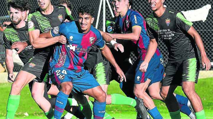 Duelo de rachas opuestas entre Huesca B y Binéfar