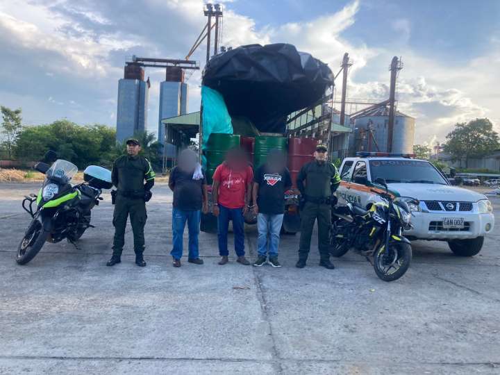 Tres personas capturadas al parecer con insumos para el procesamiento de narcóticos