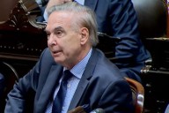 Miguel Ángel Pichetto liquidó a Luis Caputo: «No va al Congreso porque cree que hay negros que no sirven para nada»