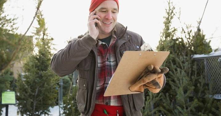 How to find a seasonal holiday gig