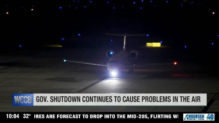 Air traffic controllers still working without pay in gov't shutdown