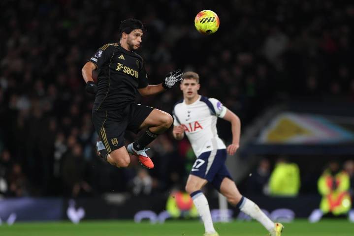 Raúl Jiménez participa en triunfo del Fulham sobre Tottenham