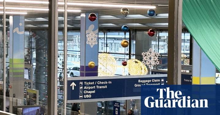 Winter storm brings foot of snow to midwest over busiest US travel weekend