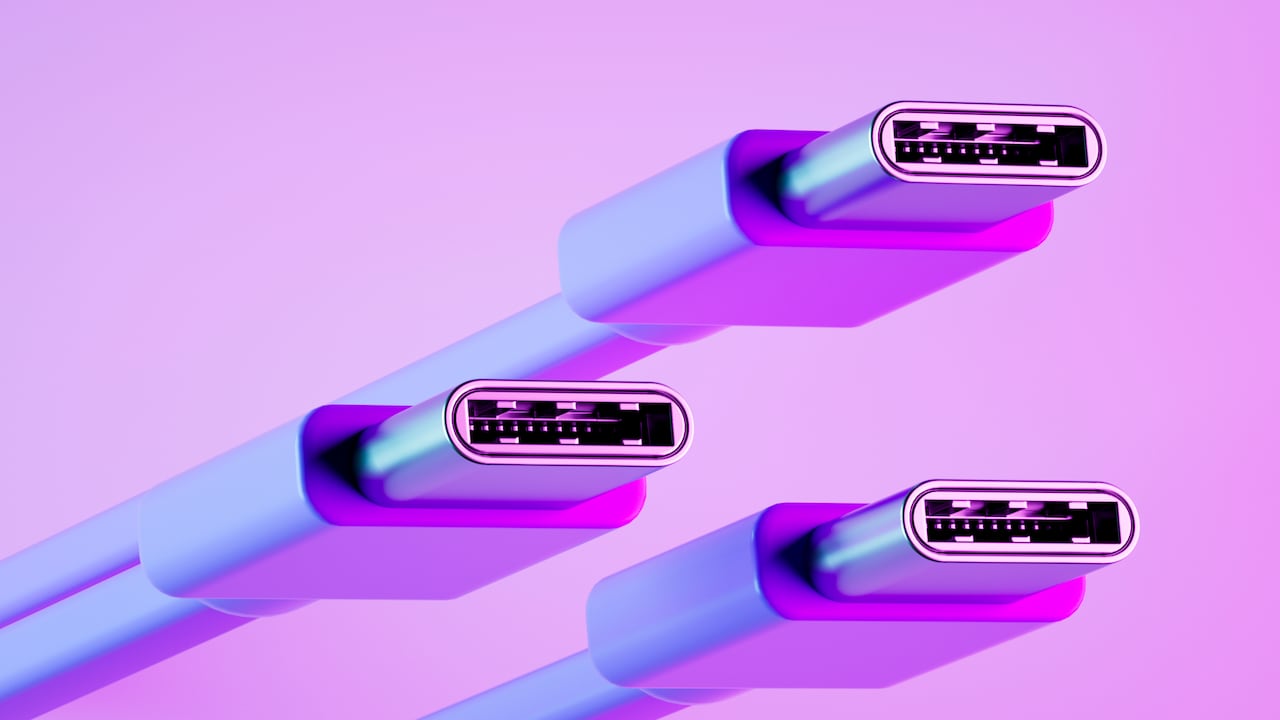 Muchos no saben qué son y para qué sirven las USB de color morado