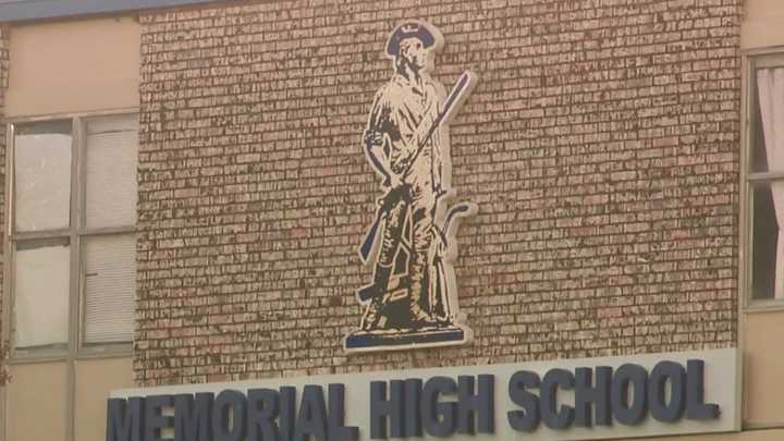 Leaks found under Memorial High School cause smelly hallways, student complaints