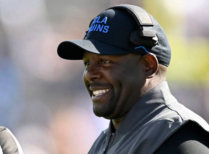 Tim Skipper Gives Honest Update on Nico Iamaleava Amid UCLA’s Multiple Injury Crisis Tim Skipper gives an update on Nico Iamaleava's availability for the coming week while other injuries still linger 