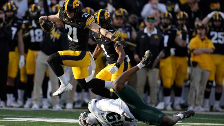 Michigan State walked-off in fourth-quarter collapse at Iowa