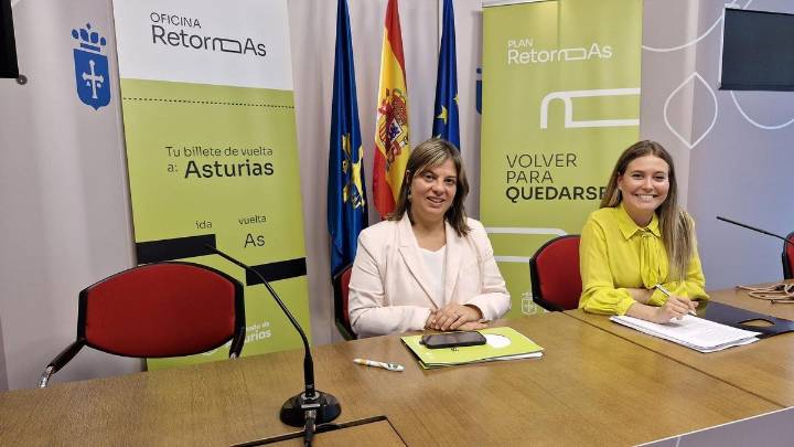 PSOE, IU y la abstención de Vox tumban la iniciativa del PP para convertir los centros asturianos de España en “espacios de acompañamiento” para el retorno