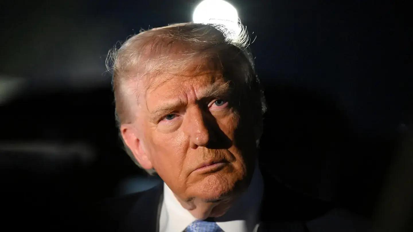 Trump ahora dice que los republicanos deberían votar a favor de la publicación de los archivos de Epstein: ‘Me da igual’