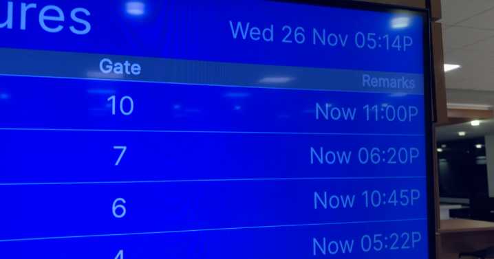 Holiday travelers pack Appleton airport as snow and wind fuel delays