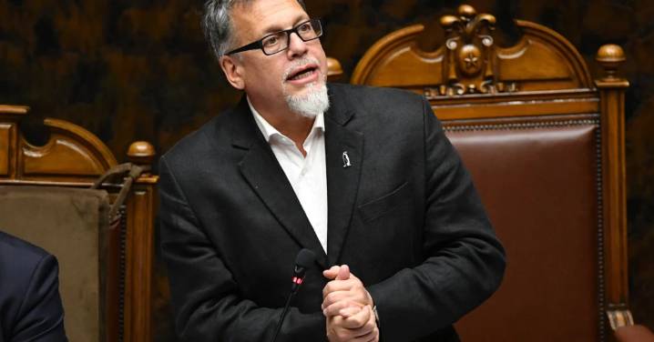 Contra la contaminación por plásticos: Lagos Weber encabeza conversatorio en Congreso Nacional ante desafíos ambientales