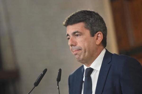 Comparece ex líder valenciano por inundaciones mortales