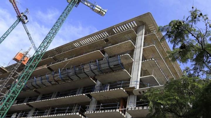 La construcción creció en septiembre, pero la industria registró una caída