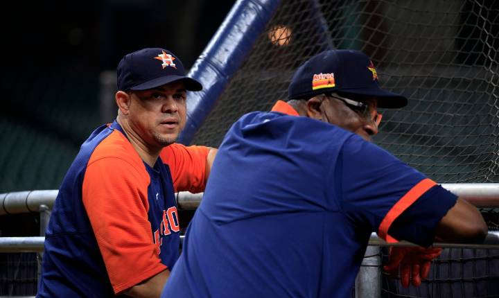 Alex Cintrón se une a los Rangers de Texas como asistente del coach de bateo