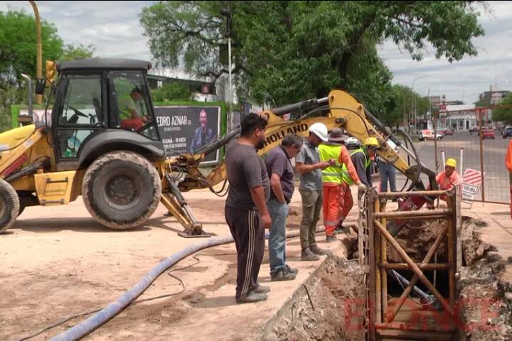 Avanza la instalación del nuevo caño maestro para mejorar la distribución de agua en Paraná