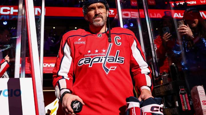 Alex Ovechkin scores his 900th NHL goal with Washington Capitals