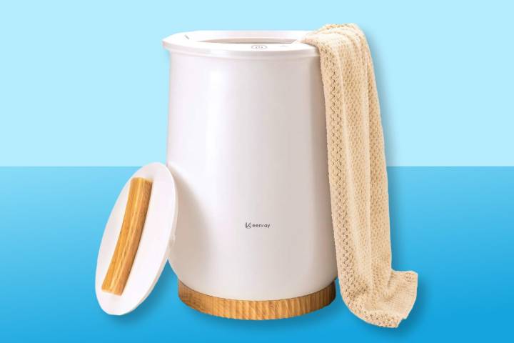 This Luxury Towel Warmer Makes a Great Gift, and It’s $107 at Amazon