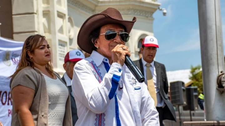 Habitantes de El Oro amarran a funcionarios públicos y piden destitución de alcaldesa de Morena por falta de servicios