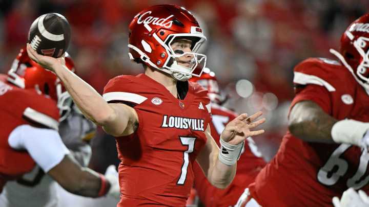 Clemson at Louisville odds, picks and predictions