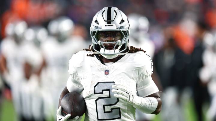 Raiders take early lead on Ashton Jeanty's TD run