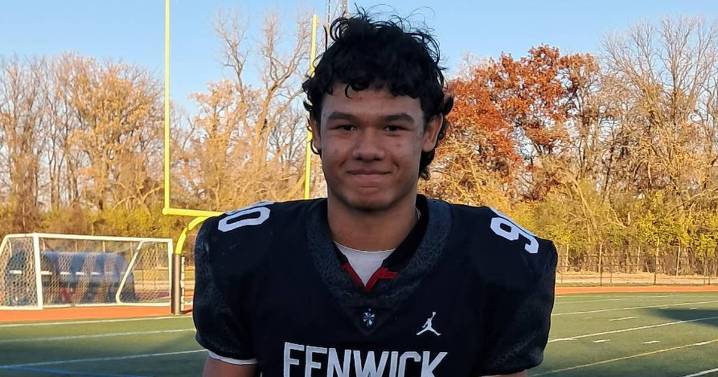 Fenwick handles Burlington Central 49-21 to move on to 6A semifinals – Shaw Local