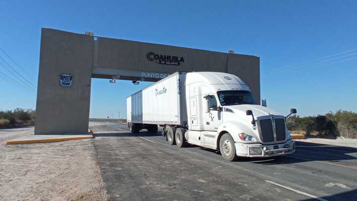 Inaugura Gobernador del Estado de Coahuila, arco de seguridad y cuartel de la Policía Estatal en Hidalgo