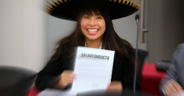 Quédate a mi lado, de momento