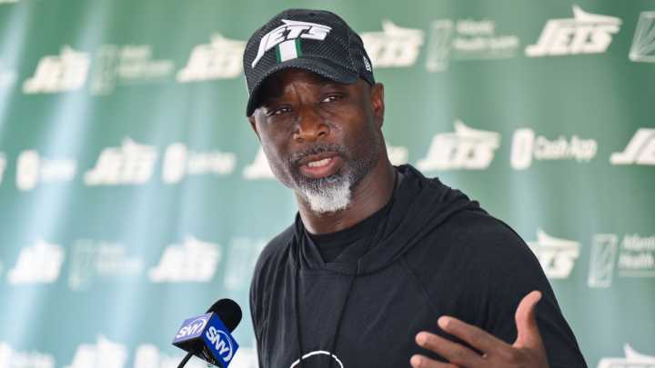 Jets' Glenn addresses ongoing handling of Fields, Taylor situation