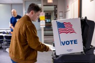 Votantes de Virginia acuden a urnas preocupados por cierre de Gobierno de EE.UU.