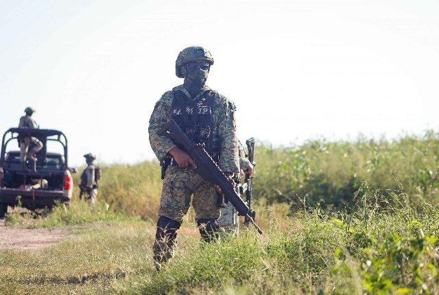 Detectan 18 tambos con metanfetamina en retén militar en Sonora