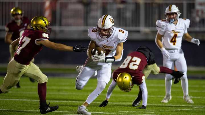 Gibson Southern football holds off Mater Dei to win Class 3A sectional