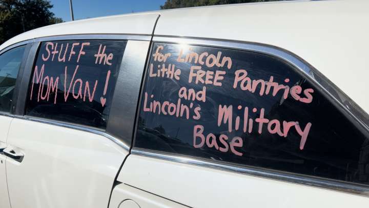 Lincoln woman packs a 'mom van' for families during government shutdown