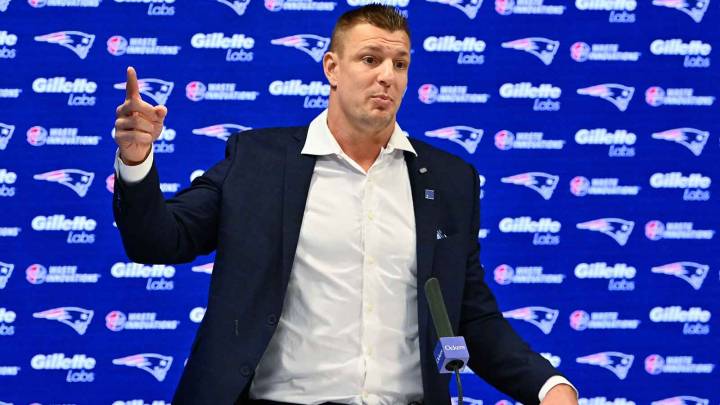 Rob Gronkowski clarifies New England stance amid Bills fandom admission