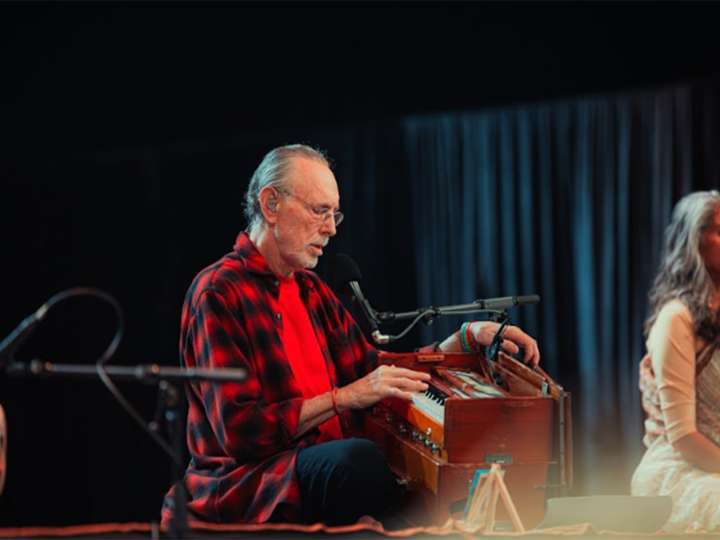 Krishna Das kickstarts his India tour on soulful note