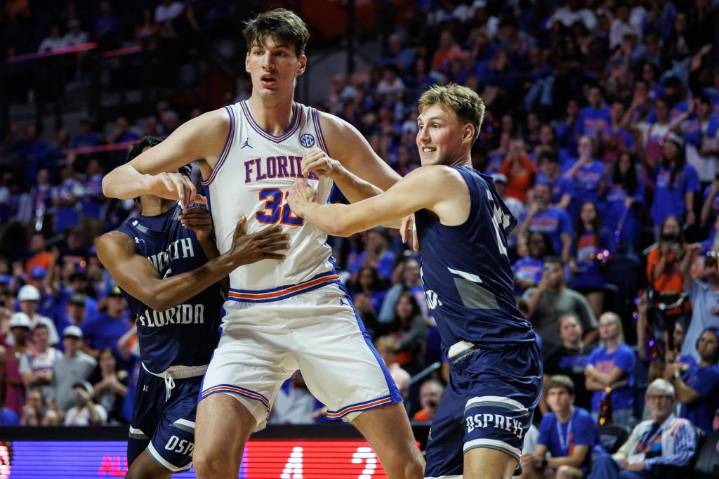 Olivier Rioux, the 7-foot-9 Florida center, becomes the tallest player in college basketball history – Chicago Tribune