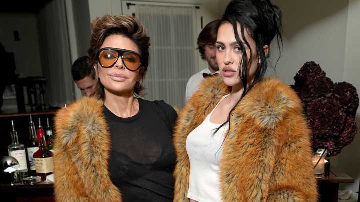 Lisa Rinna vs. Amelia Gray Who'd You Rather?! (Mother