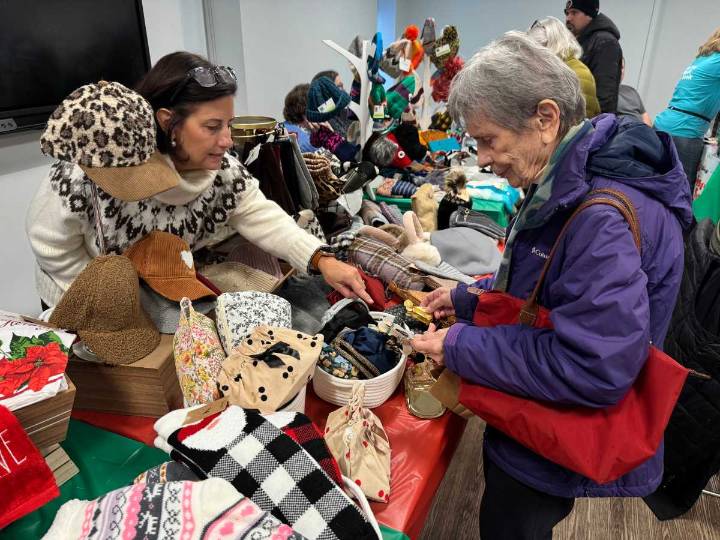 Gift hunting: Bay Ridge Center hosts second annual ‘Holiday Treasures Fair’ • Brooklyn Paper