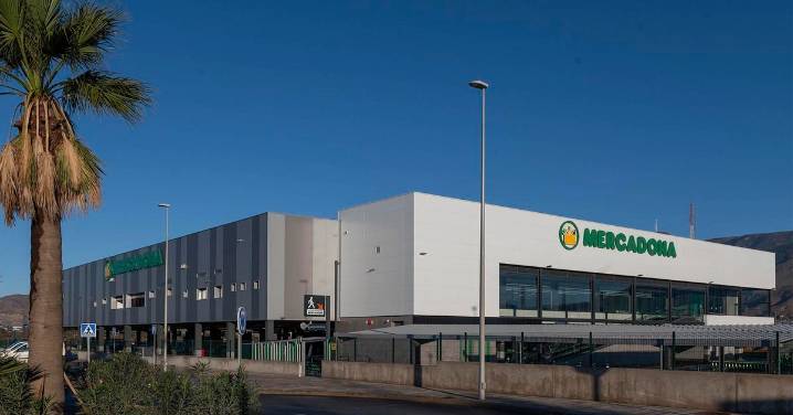 Mercadona abre un nuevo supermercado en El Ejido, que responde al modelo de Tienda Eficiente