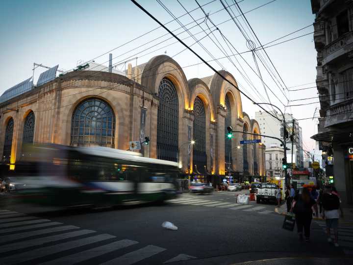 El barrio donde atacaron a la mujer brasileña, plagado de fisuras: "Son impredecibles y peligrosos"