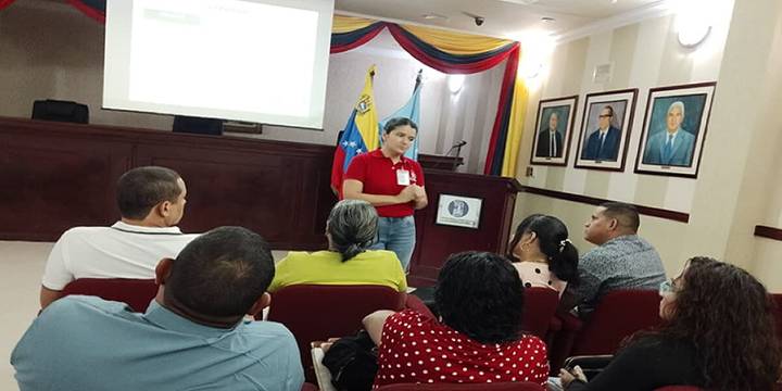 Idenna brinda orientación para el ingreso al programa «Familia Sustituta»