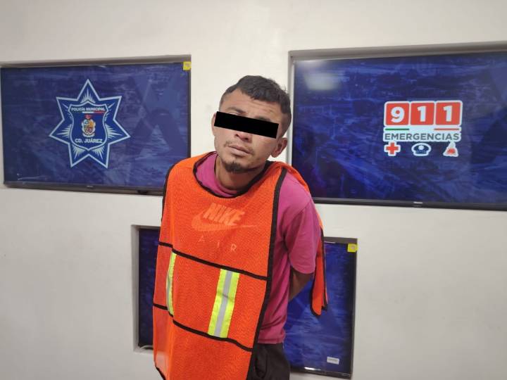 Policías Municipales detienen a un sujeto tras ocasionar daños a botón de emergencia