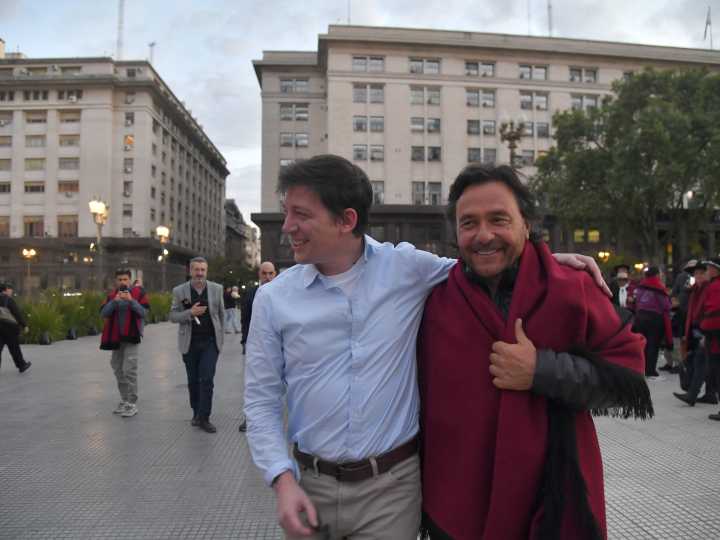 Un gobernador pidió que Adorni sea un jefe de Gabinete con poder de decisión y dejó críticas a Mauricio Macri