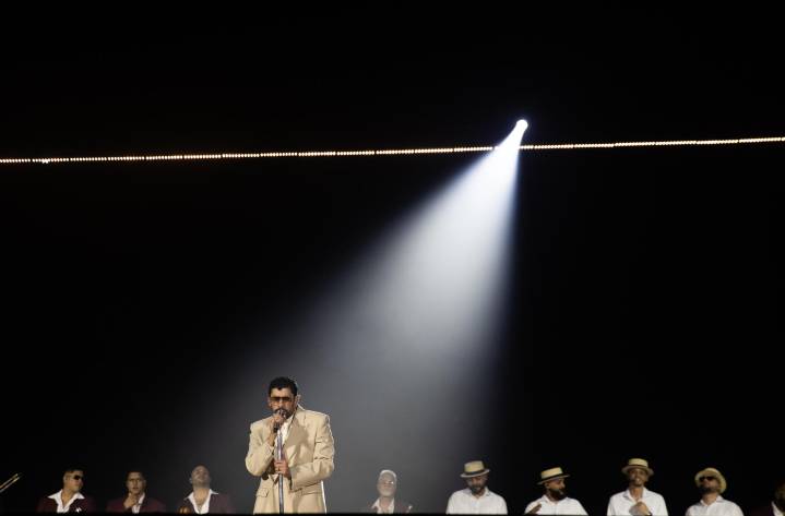 Bad Bunny agradece a dominicanos “por tanto amor” y bromea sobre la comida y el béisbol